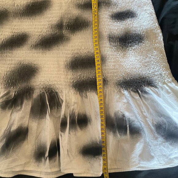 Spray painted polka dot mini skirt DIY upcycled - Picture 4 of 4